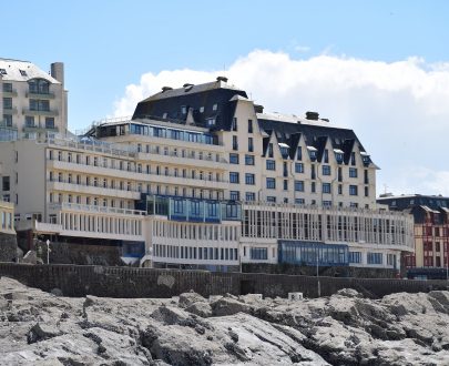 Vue sur Le Normandy depuis la plage